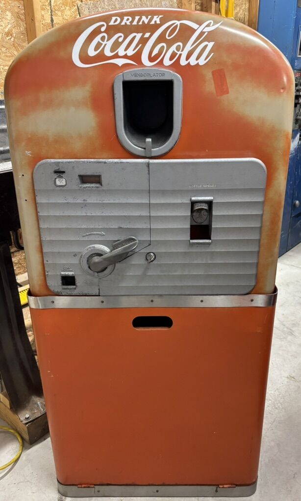 Vendo 27 40's Coke Machine
