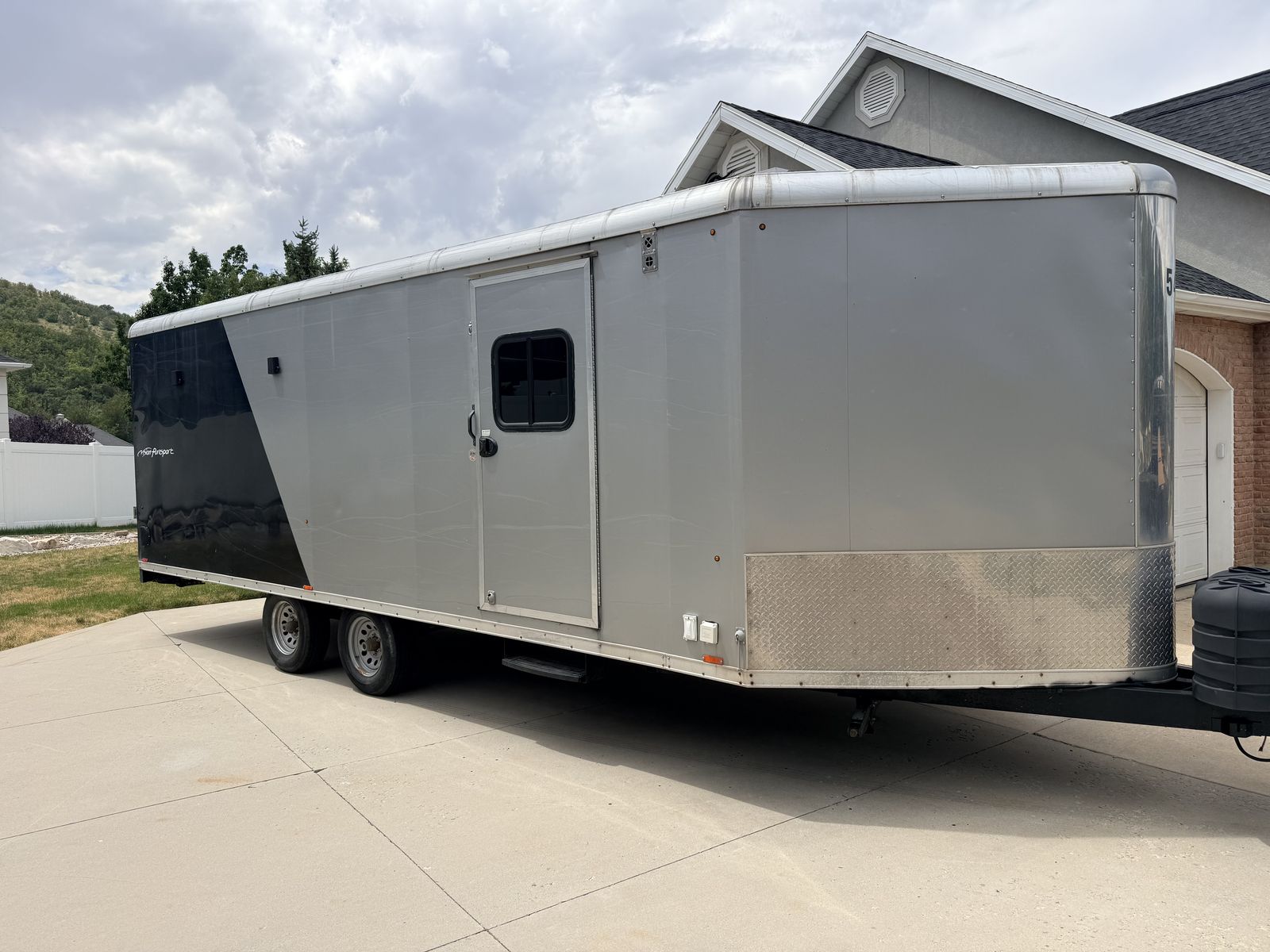 2018 Look Vision Puresport  27’ V nose trailer