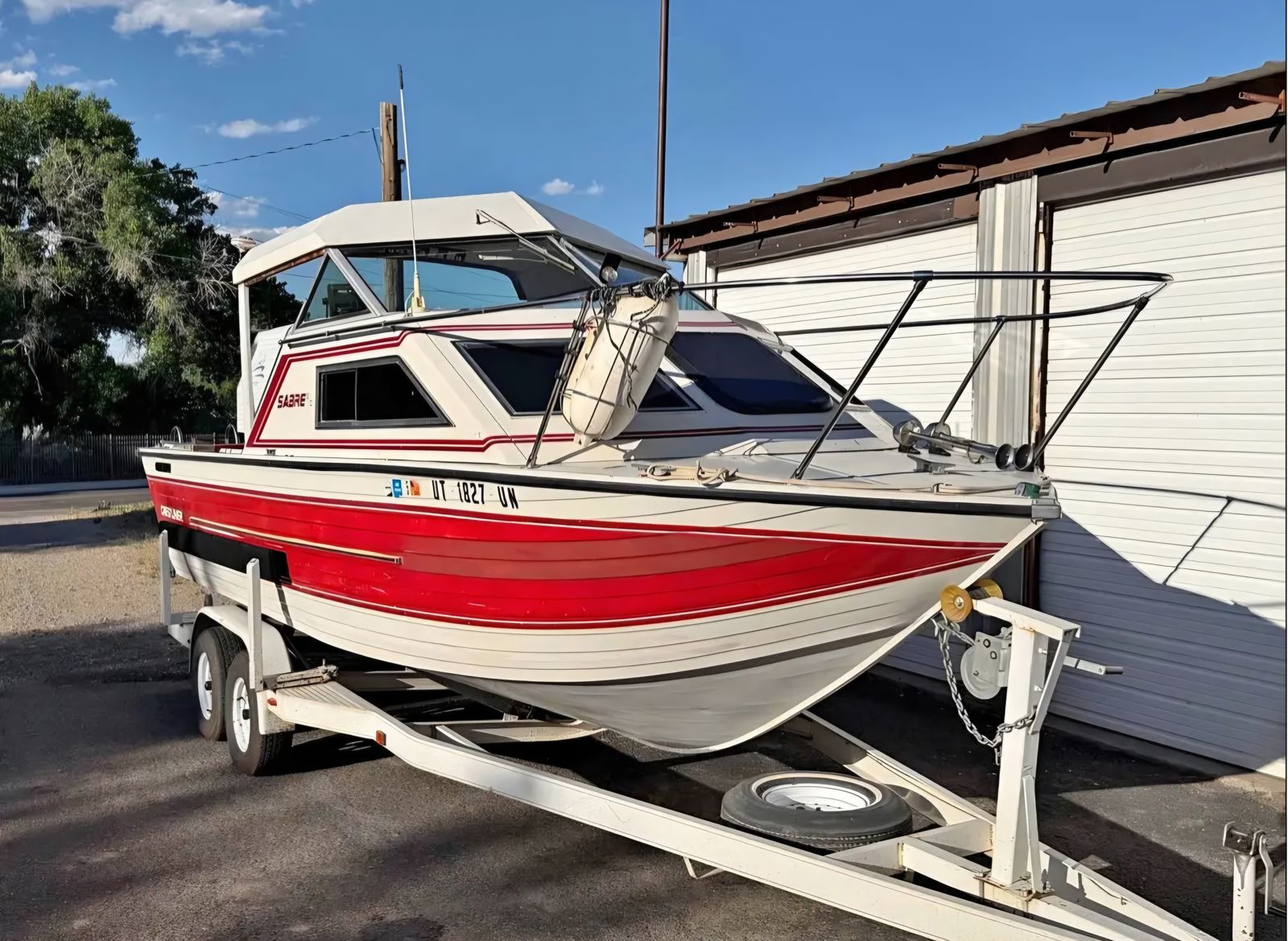 Crestliner Sabre 225 Fishing boat
