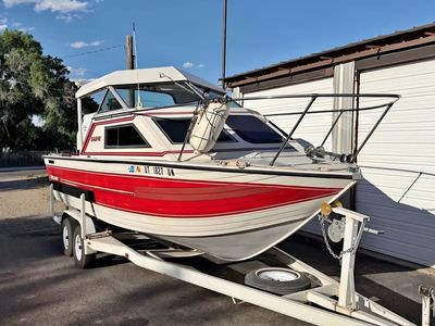 Crestliner Sabre 225 Fishing boat