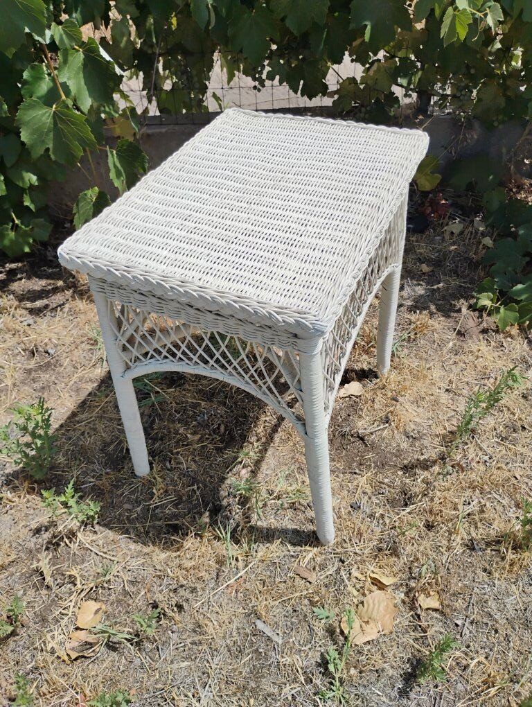 Vintage White Wicker Side Table W/Braided Trim