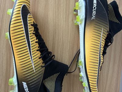 Soccer Cleats , Size 9