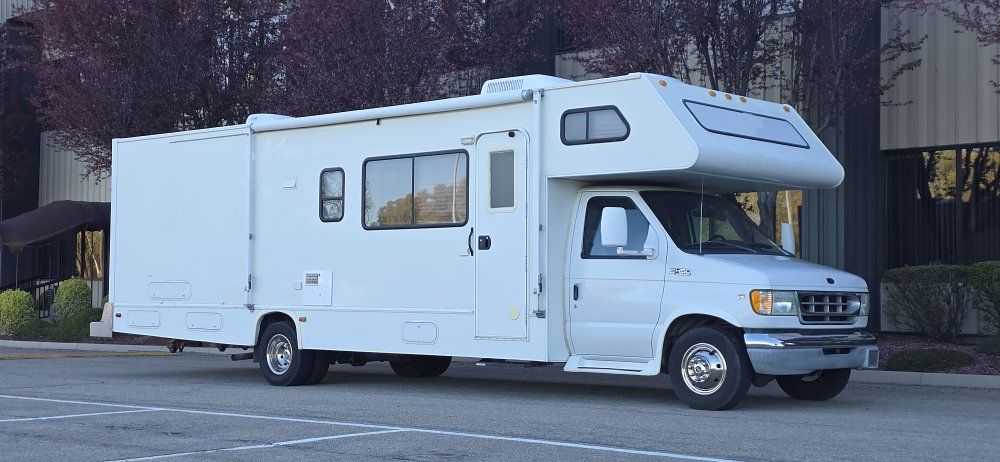2003 Thor Motor Coach Four Winds Fun Mover toy hauler