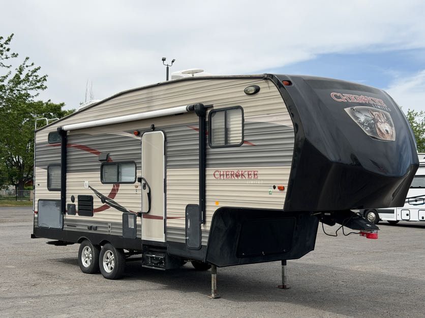 2016 FOREST RIVER CHEROKEE 235B