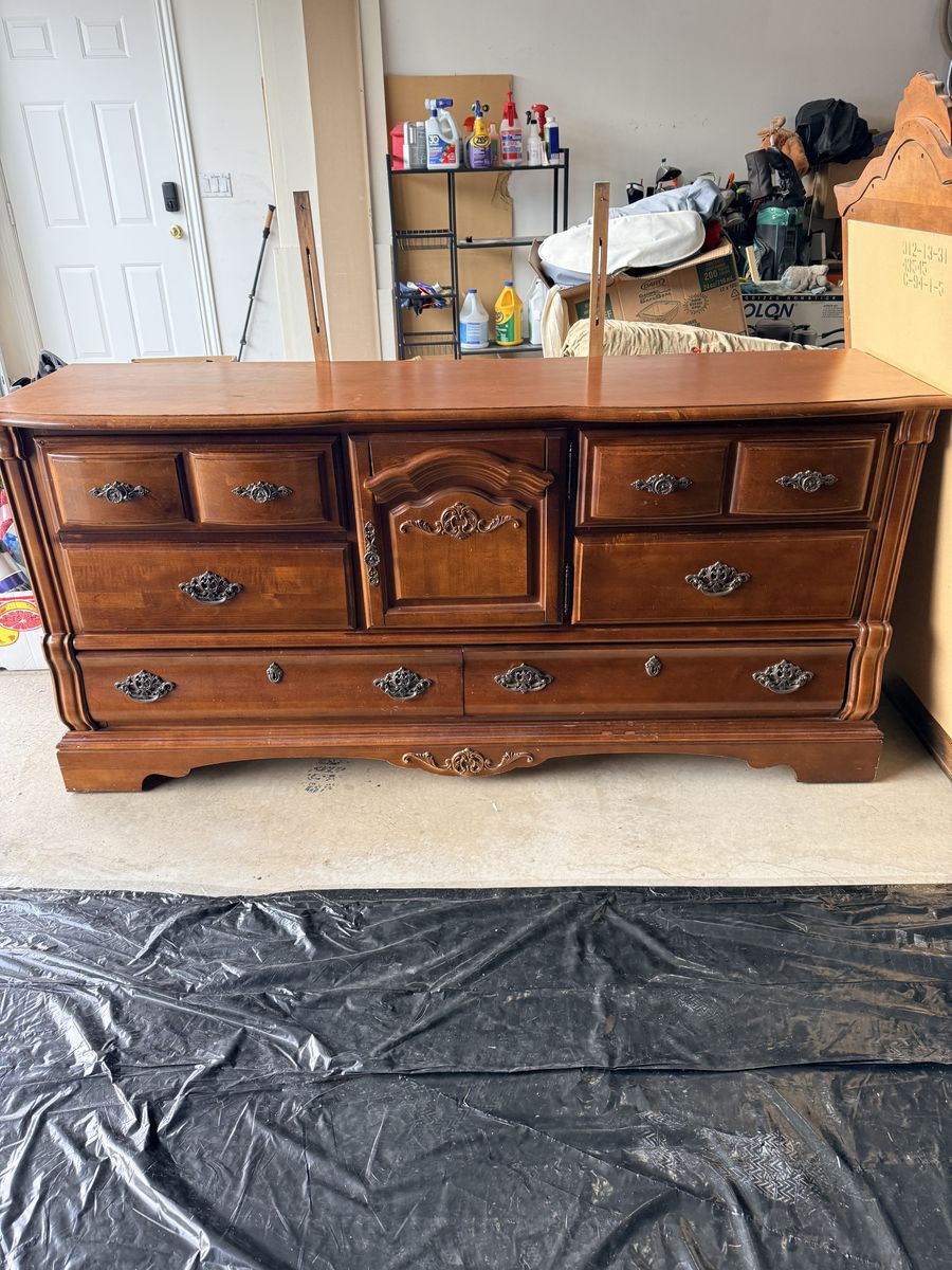 Heavy 9 Drawer Dresser with Mirror