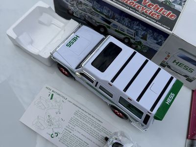 HESS 1994 Sport Utility Vehicle & Motorcycles w/ Friction Motors & Lights - New In Box