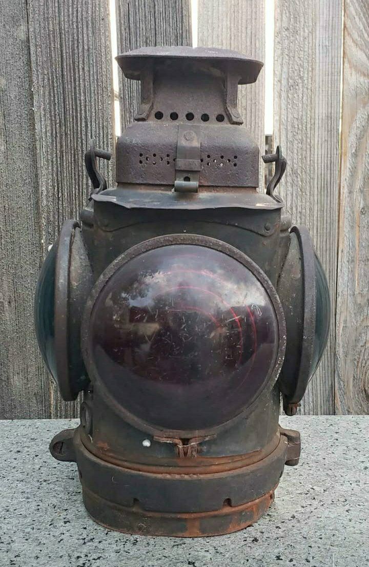 ANTIQUE TRAIN CABOOSE TRAFFIC LIGHT VINTAGE STOP