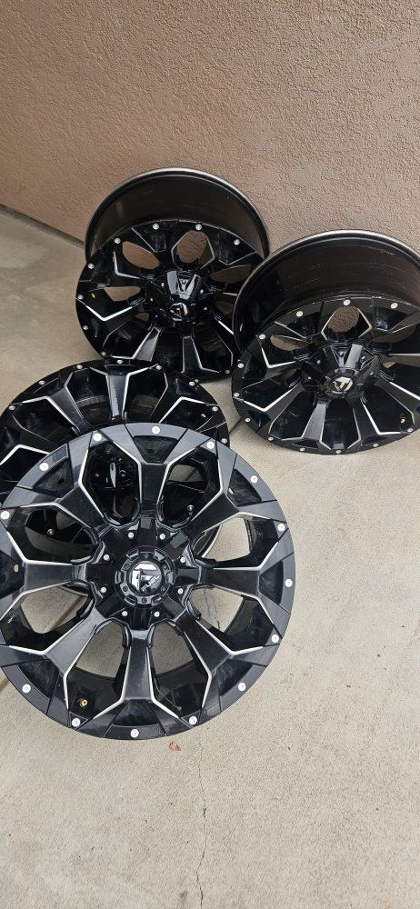 Fuel Assault 20in wheel rims