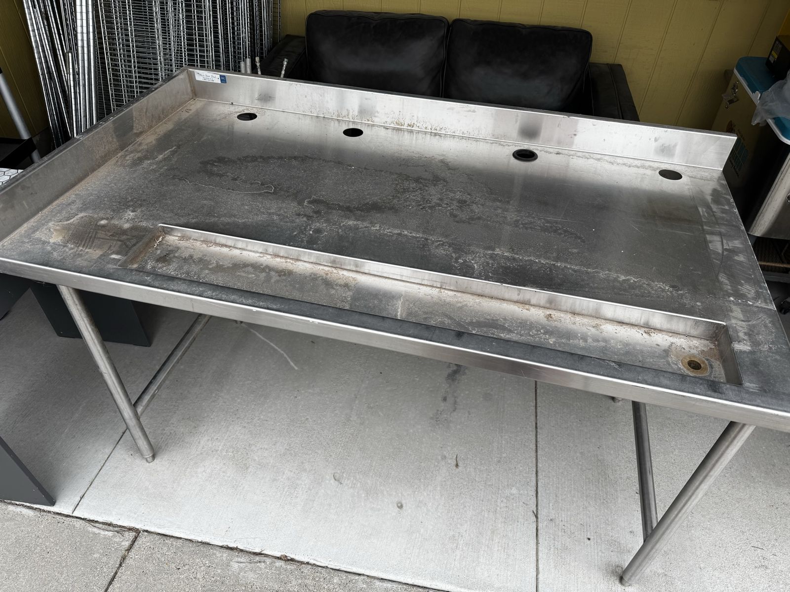 Metal processing table