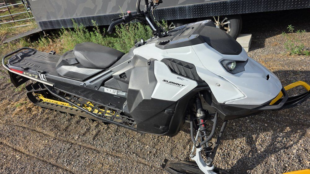 2023 Ski Doo Summit Adrenaline 850 Etec