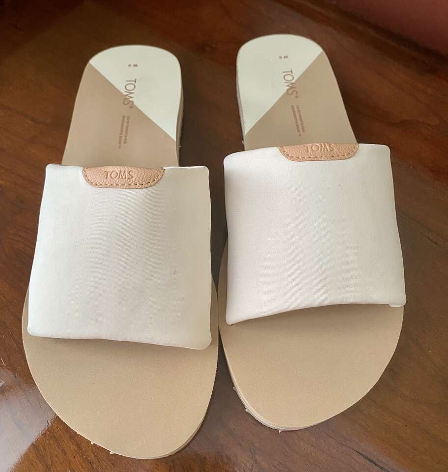 NEW! TOMS Carly White Jersey Slide Womens Sandals/Slippers - SZ 9 - Sells On Website 4 $40 - See All Pix