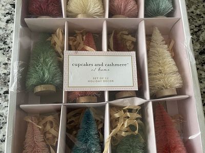 Pastel Christmas Bottle Brush Trees cupcakes