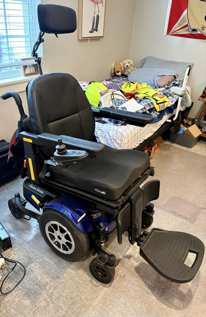 Electric Wheelchair- Like NEW