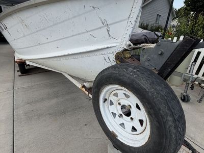 Starcraft 16ft. Aluminum Fishing Boat with Nissan 40HP Outboard Motor & Trailer