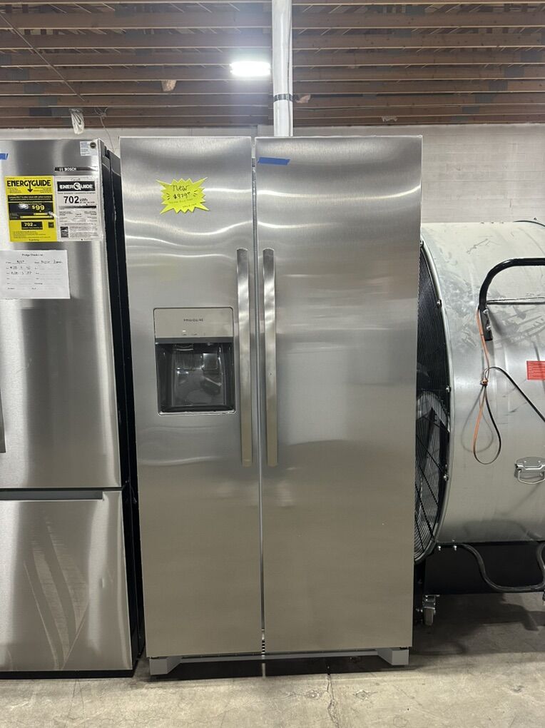 BRAND NEW! NICE FRIGIDAIRE SIDE BY SIDE FRIDGE