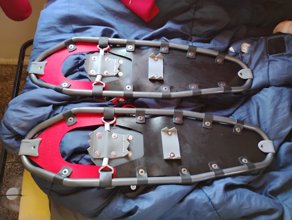 Thunder Bay Snowshoes w/case. Like new.