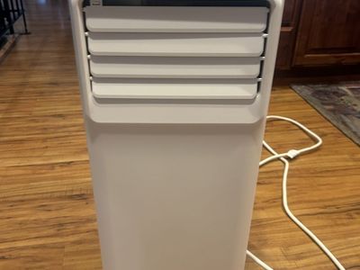 Vissani 5,000 BTU 115V Portable Air Conditioner - White, Used, Excellent Condition