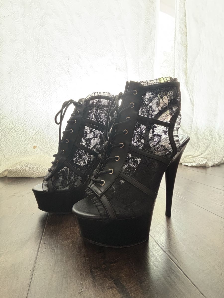 Black lacy dancer heels - size 7