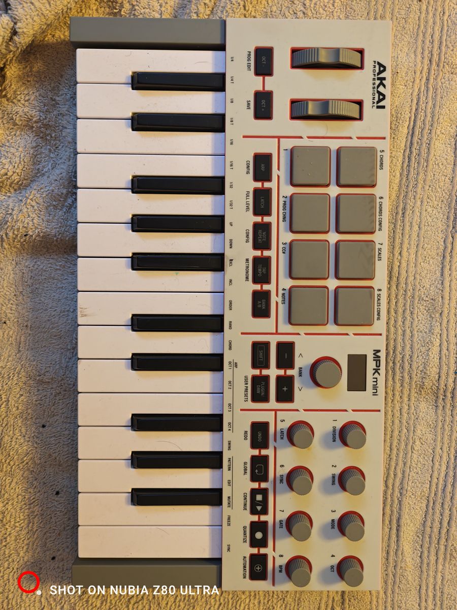 AKAI Professional MPK Mini Play MK3 25-Key USB MIDI Keyboard Controller