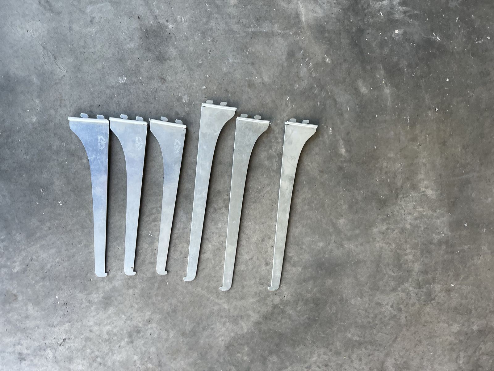 Metal shelving brackets