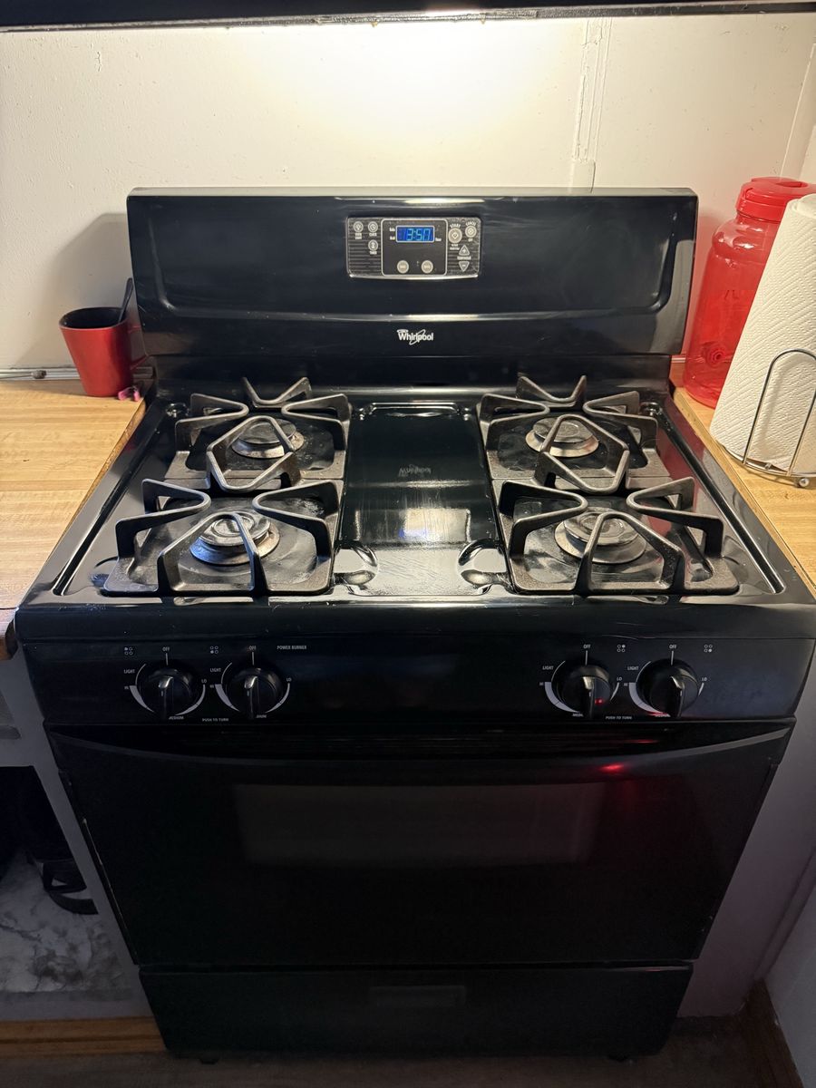 While pool gas stove