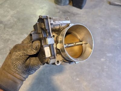 Throttle body idk what it goes too