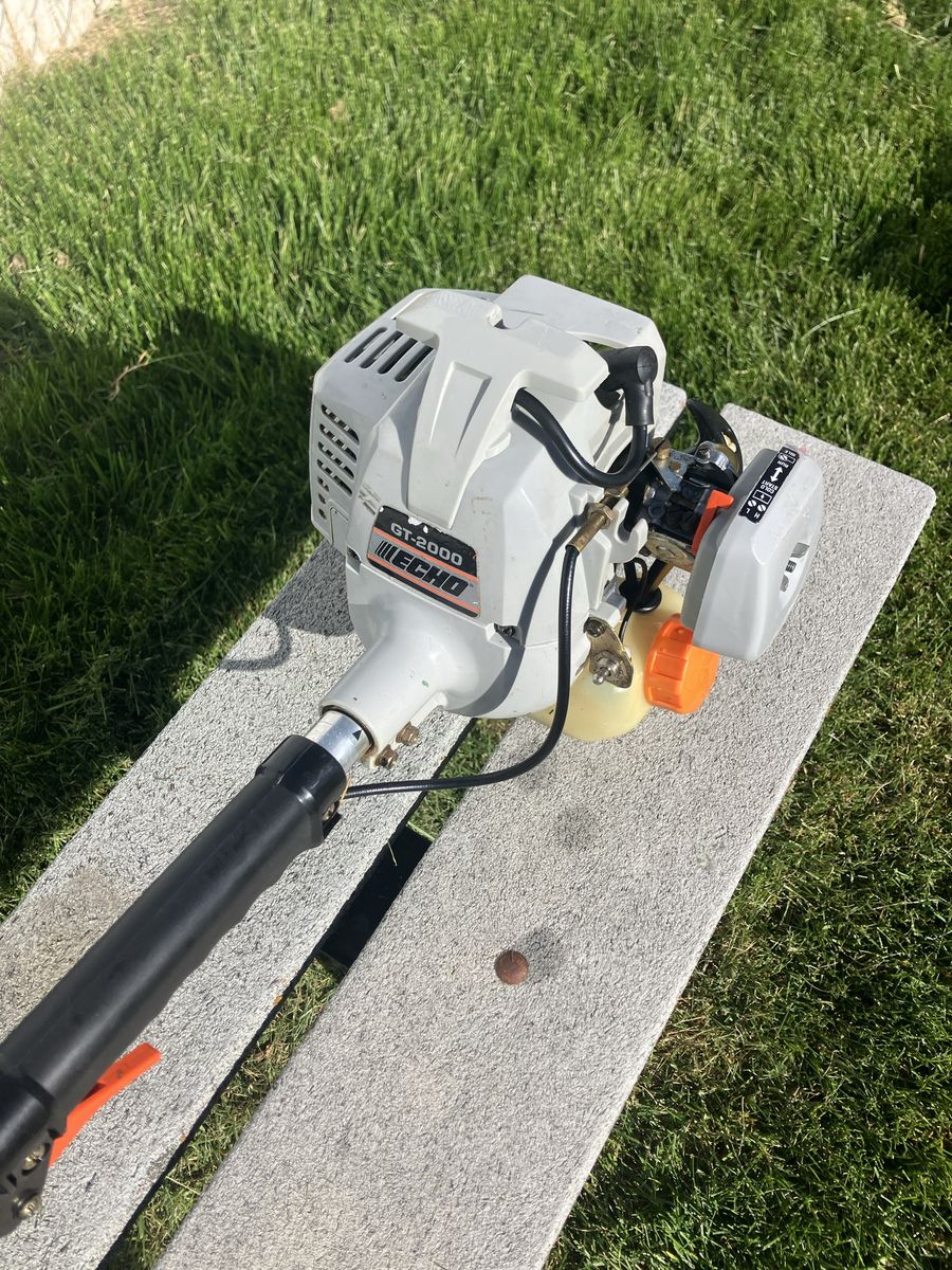 Echo GT-2000 weed eater string trimmer