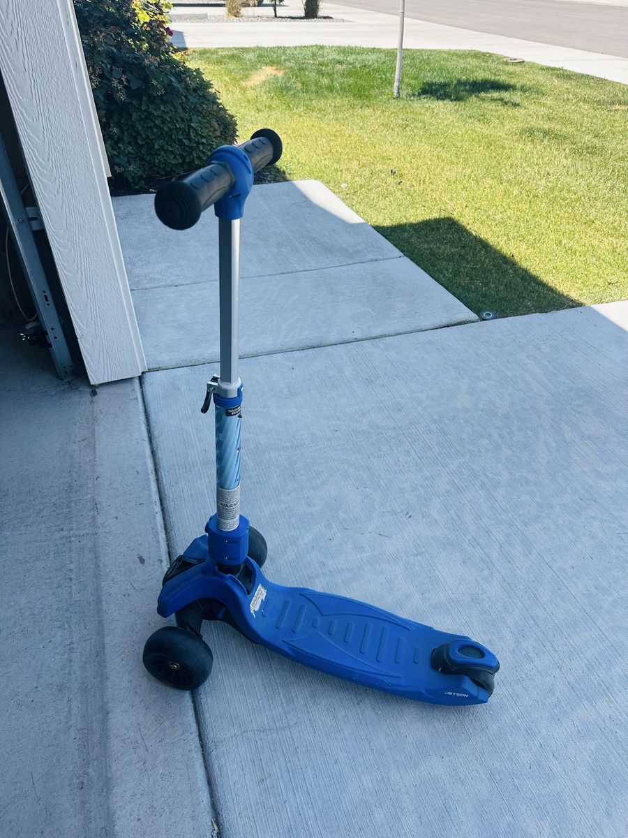 Jetson Blue 3-Wheel Kids Scooter Adjustable Height from Costco