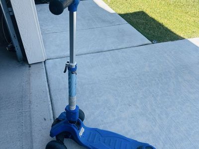 Jetson Blue 3-Wheel Kids Scooter Adjustable Height from Costco