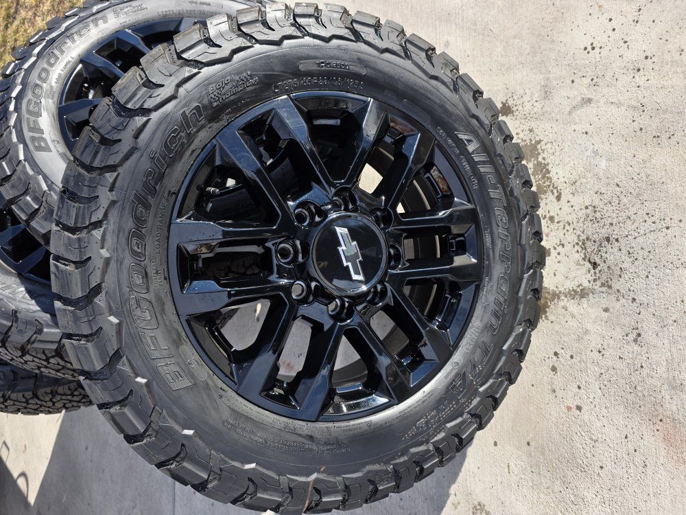 2500 chevrolet high contry rines y llantas $2300