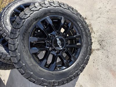 2500 chevrolet high contry rines y llantas $2300