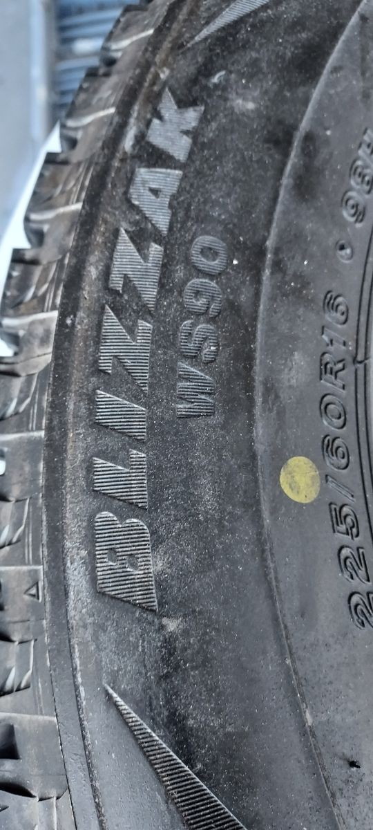 Blizzak snow tires very minimal use