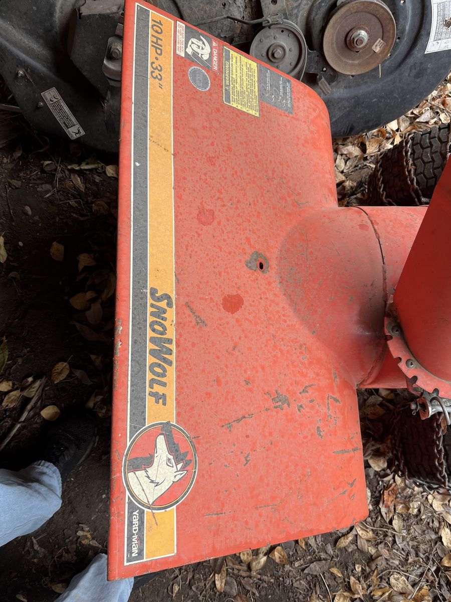 10 hp Snow Wolf Snow blower