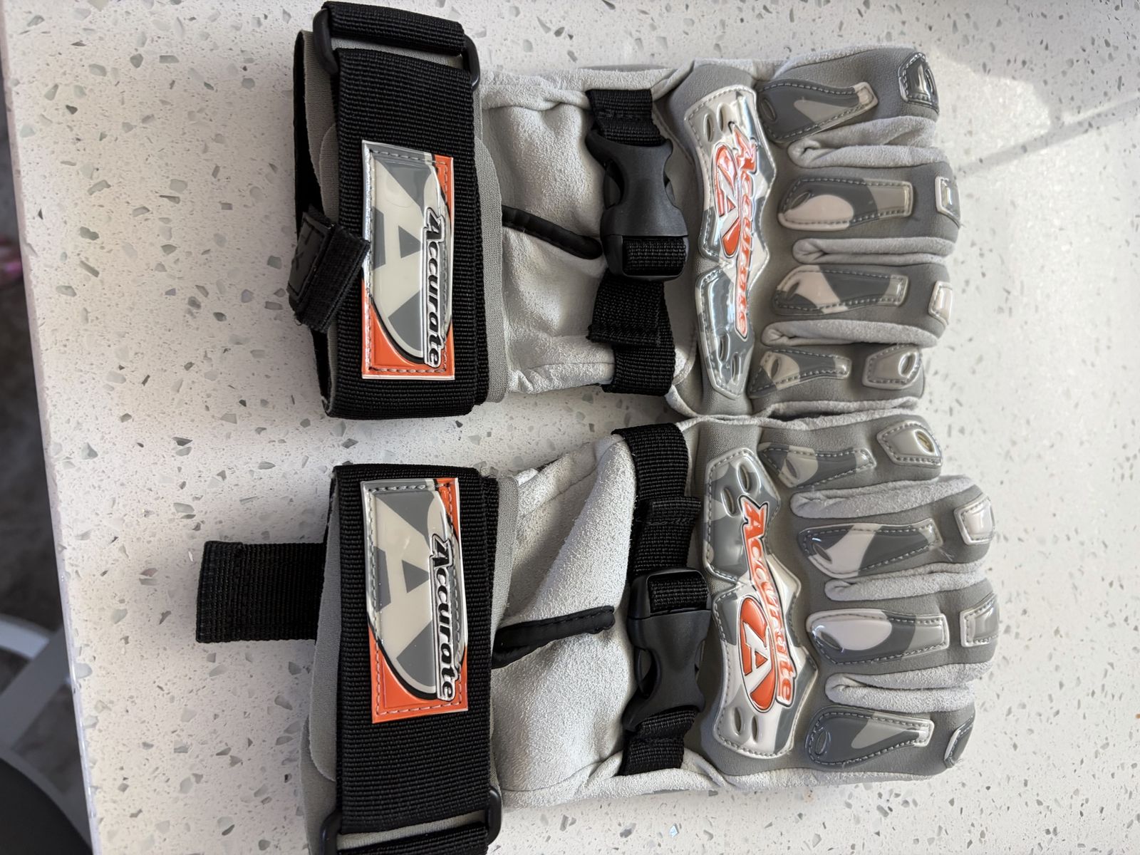 Accurate Camato Gloves