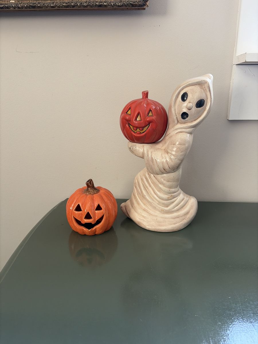 Halloween ghost holding JOL vintage