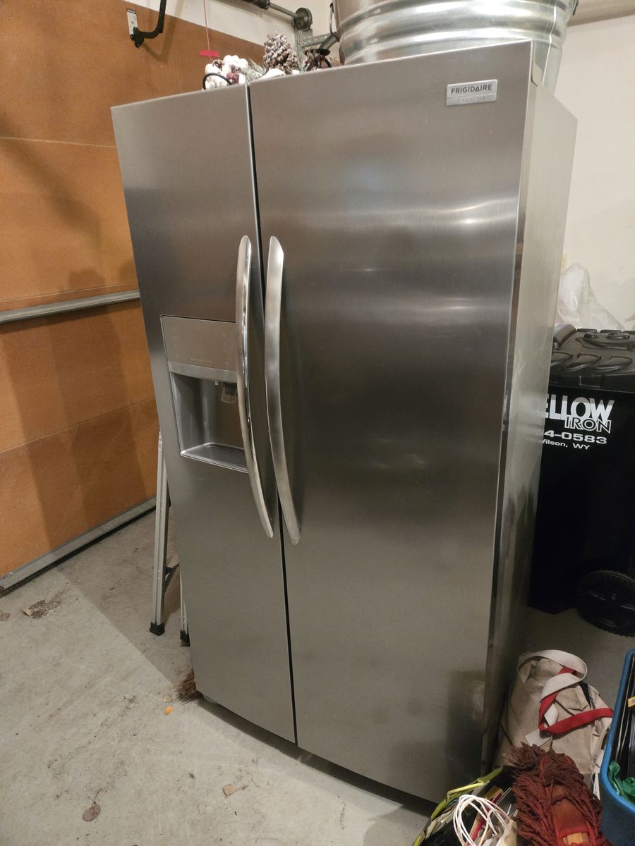 FRIGIDAIRE GALLERY STAINLESS STEEL REFRIGERATOR