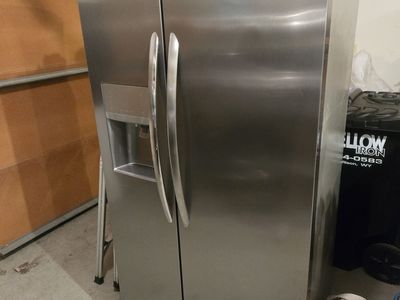 FRIGIDAIRE GALLERY STAINLESS STEEL REFRIGERATOR