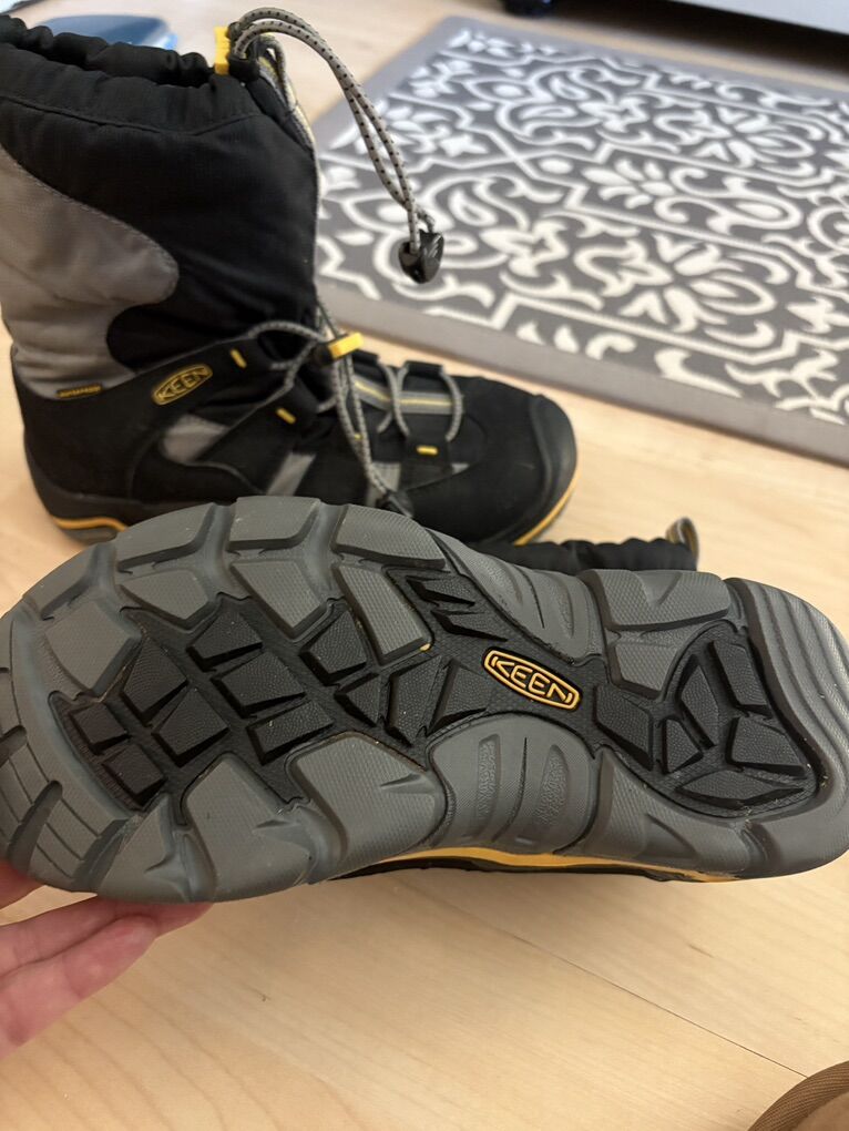 Keen Boys Snow Boots Size 3