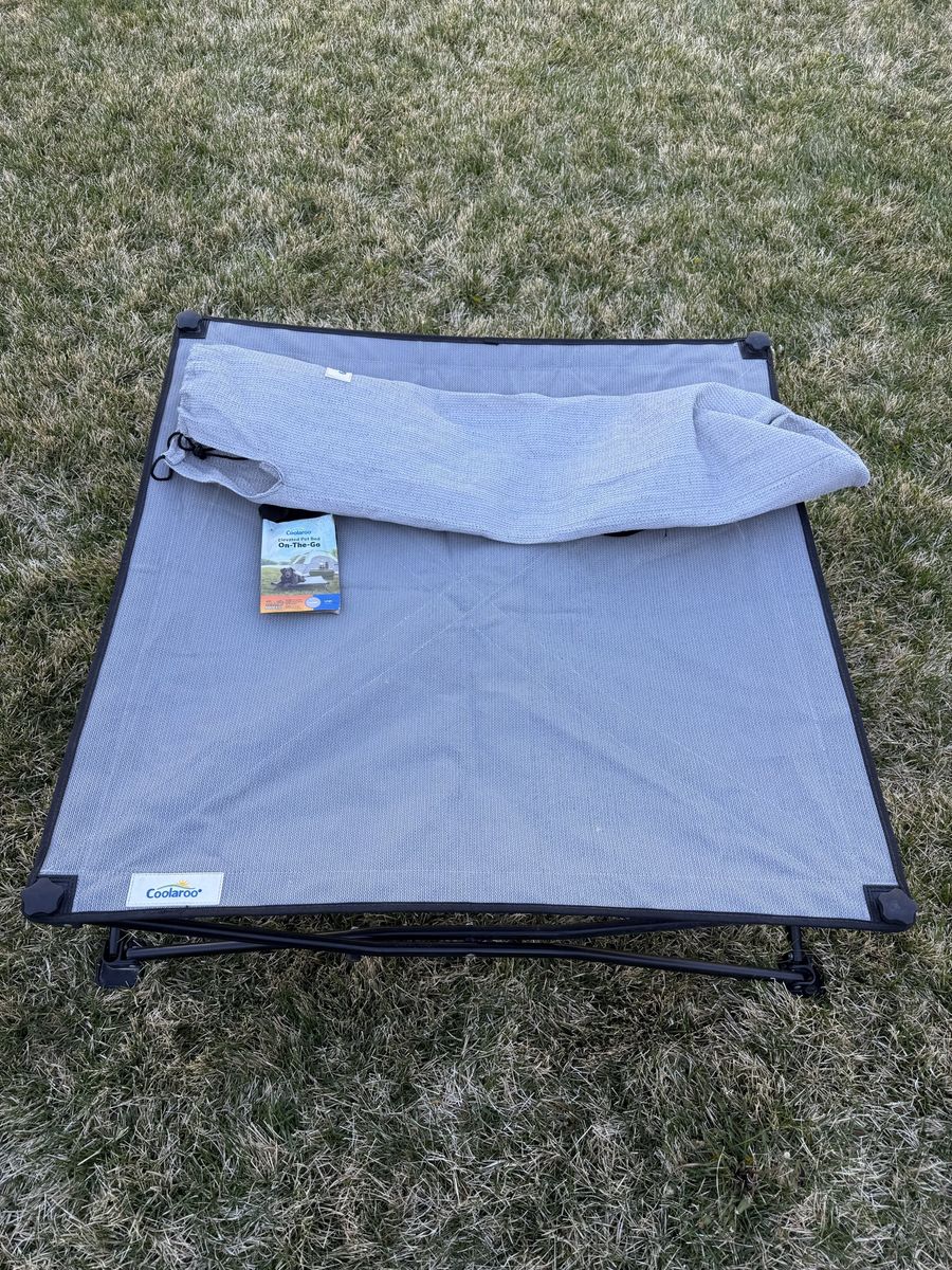 Elevated dog bed w/extra sling