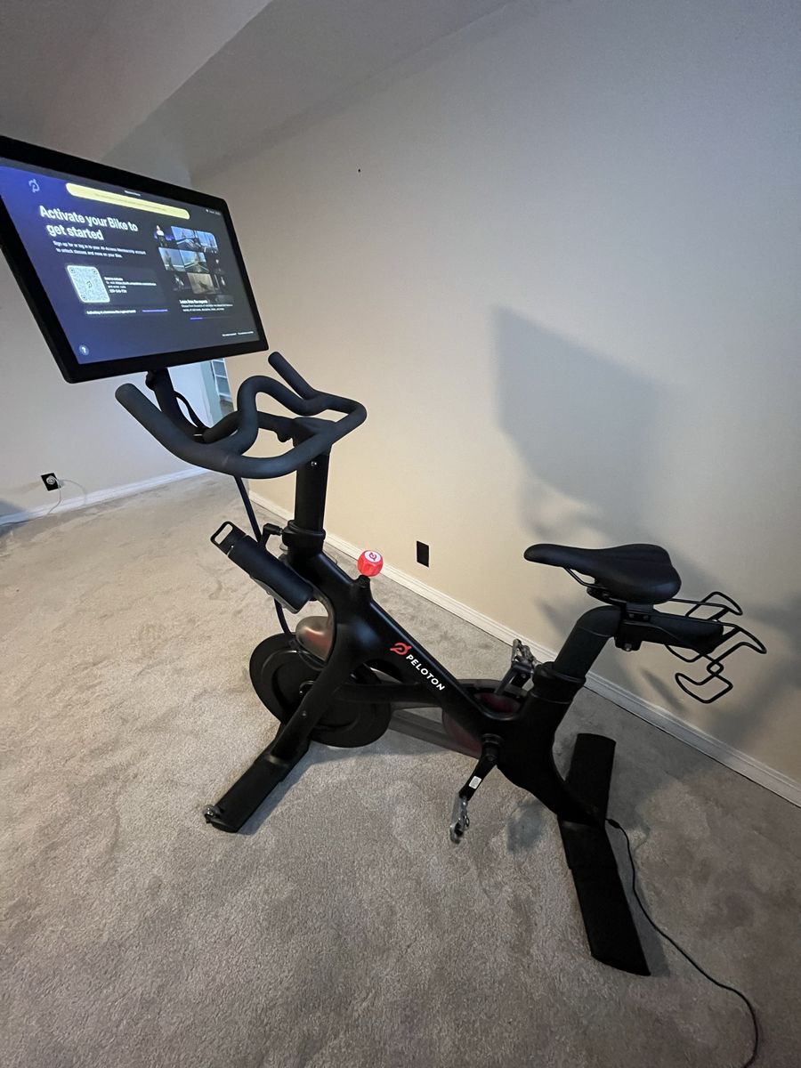 Peloton bike w/swivel screen