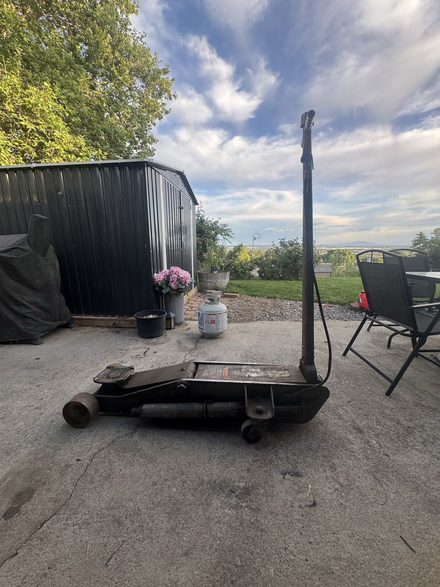 Industrial Grade 10 Ton Hydraulic Floor Jack