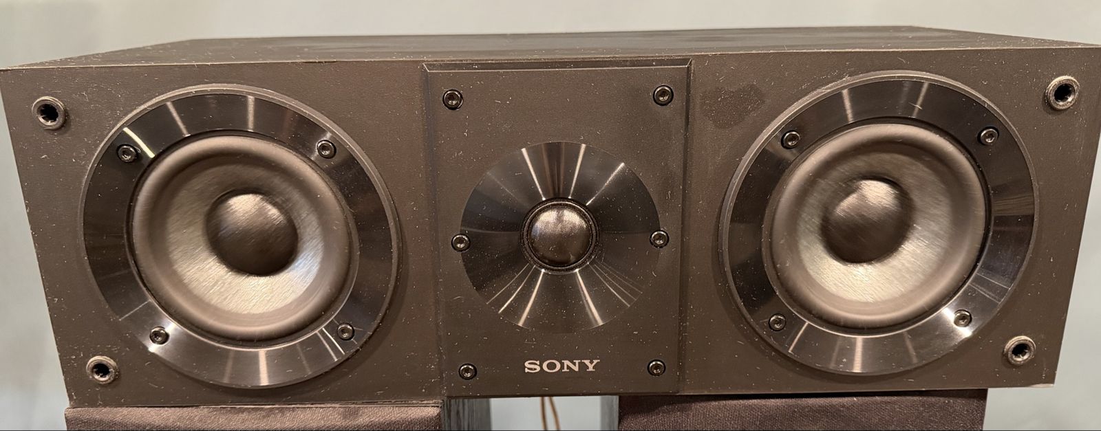 Sony wSS-CS8 center channel speaker