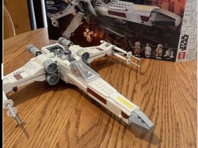 LEGO Star Wars Luke Skywalker's X-Wing Fighter 75301 Set (9+)