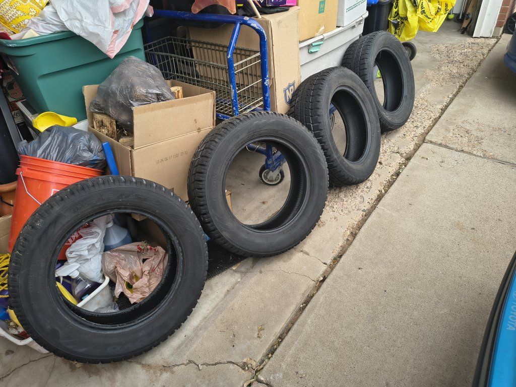 Goodyear Ultra Grip Ice WRT 215/60R16 95T Studless Winter Tire - Excellent Tread