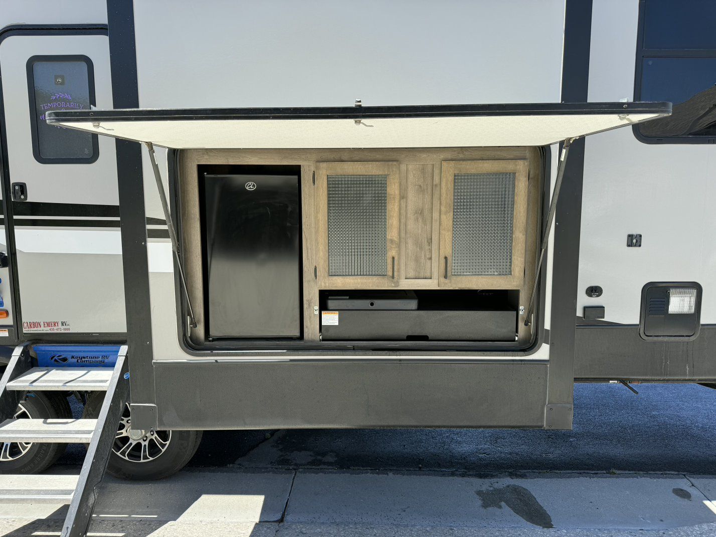 Main image 28