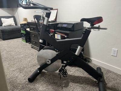 Stationary workout bike