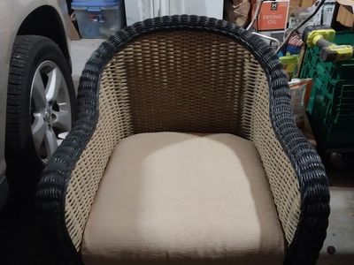 Wicker chair - nice and sturdy!