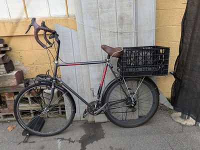 HIGH PROFILE Schwinn Voyageur, It is very functional, comes with a cargo basket, optional electric rear motor on board.