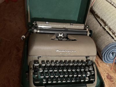 REMINGTON QUIET RITER TYPEWRITER