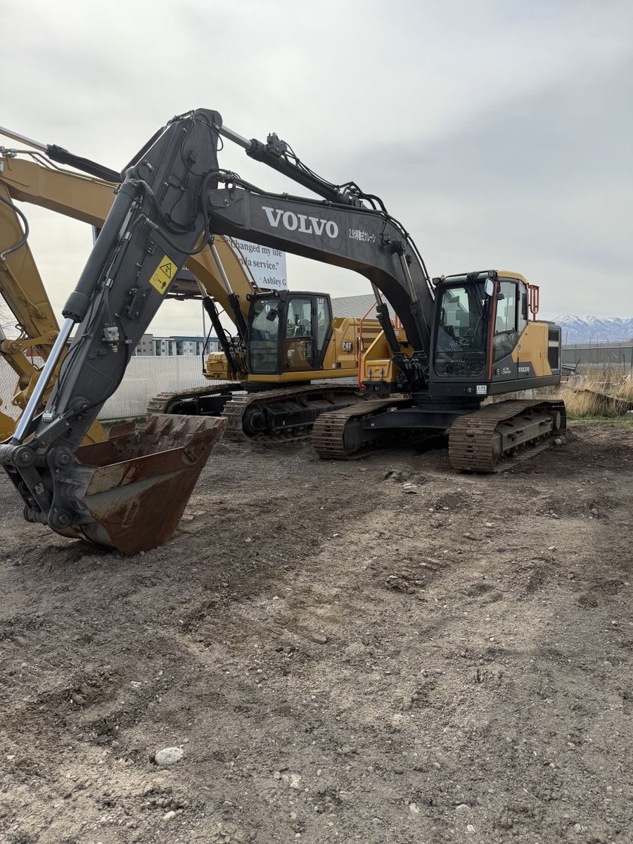 2022 Volvo EC220EL Excavator - 900 Hours